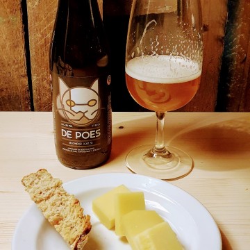 De Poes Blond met Comte Arnaud en geroosterd Notenbrood - Streekbierenweekend Zaventem 